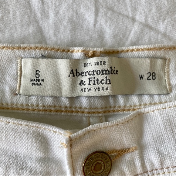 Abercrombie & Fitch short shorts - Picture 3 of 4